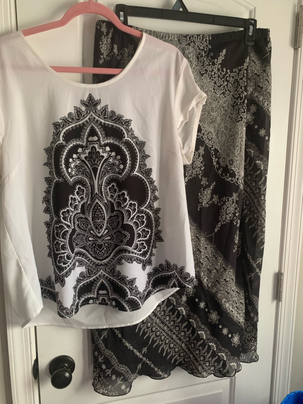 Women’s Black & White Paisley Print Skirt Set